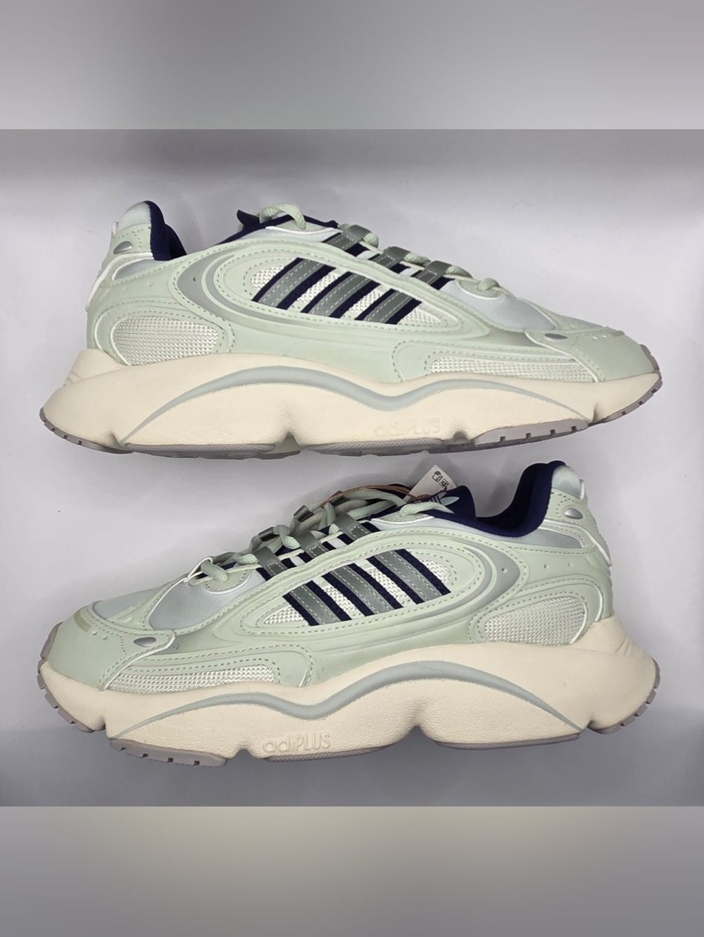 adidas Ozmillen Womens Size 8.5 Mint Green/navy